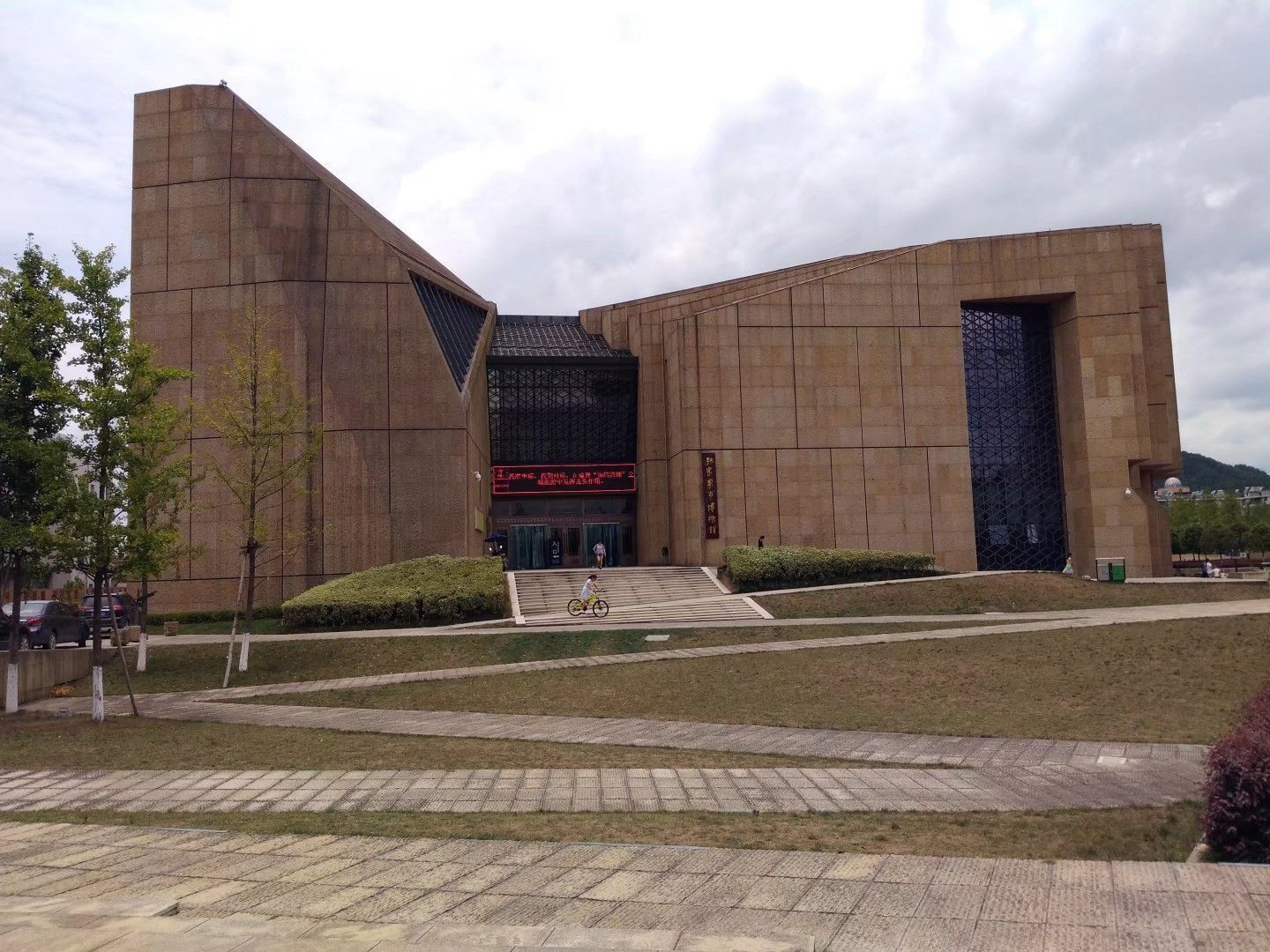 張家界市博物館采購2.2KW全自動恒壓供水設(shè)備+不銹鋼消防水箱